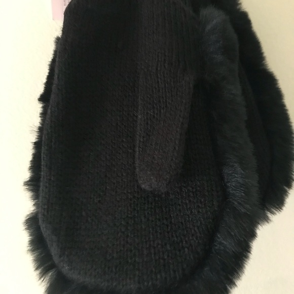 Girls more than Magic black faux fur mittens NWT - Picture 4 of 4